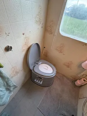 Coin salon dans l'établissement MOBILHOME PRIVÉ avec jardin privé