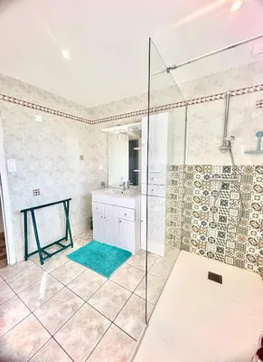 Salle de bains dans l'établissement L'islot d'Eliss