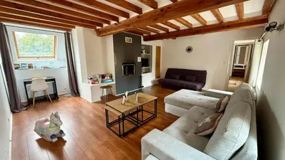 Coin salon dans l'établissement Gîte de la Losquette