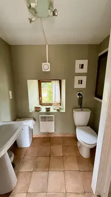 Salle de bains dans l'établissement Gîte de la Losquette