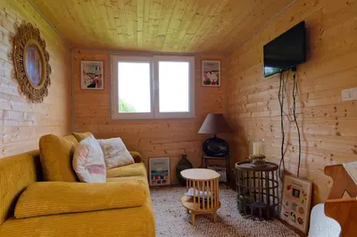 Télévision ou salle de divertissement dans l'établissement La Tiny d'Utah Beach - Proche de la plage
