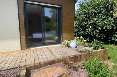 Jardin de l'établissement Le Clos des Marmuzots parking & jardin
