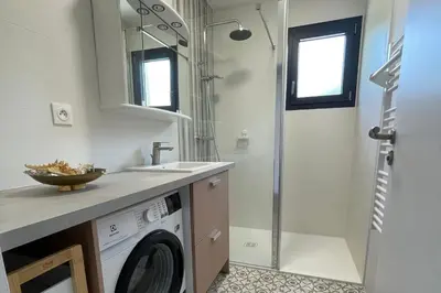Salle de bains dans l'établissement Le Clos des Marmuzots parking & jardin