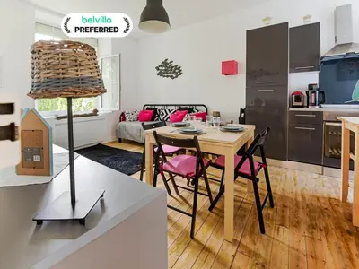 Cuisine ou kitchenette dans l'établissement Seaside Serenity in Normandy