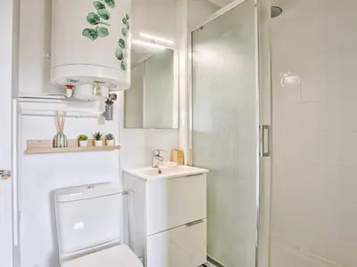Salle de bains dans l'établissement Une parenthèse face à lhorizon à Cabourg - FR-1-788-87