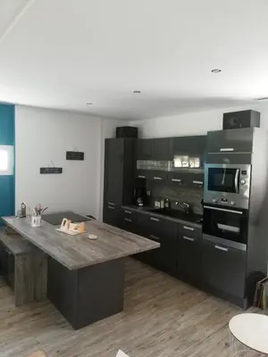 Cuisine ou kitchenette dans l'établissement Maison bord de mer