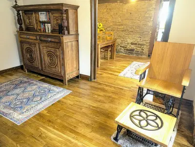 Bibliothèque dans la maison de vacances