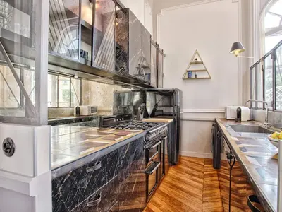 Cuisine ou kitchenette dans l'établissement Élégance Art Déco à Cabourg proche plage avec parking privatif - FR-1-788-88
