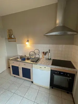 Cuisine ou kitchenette dans l'établissement La petite gare de Saint Georges de la rivière