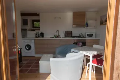 Cuisine ou kitchenette dans l'établissement Rouge - 3 star ground floor apartment