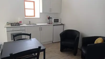 Cuisine ou kitchenette dans l'établissement Bleu - 3 star small gite with hot tub and heated pool