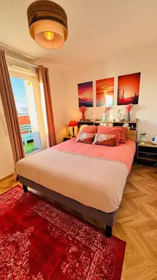 Un ou plusieurs lits dans un hébergement de l'établissement Chic apartment with panoramic view