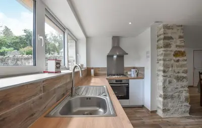 Cuisine ou kitchenette dans l'établissement Maison De Charme Proche Mer