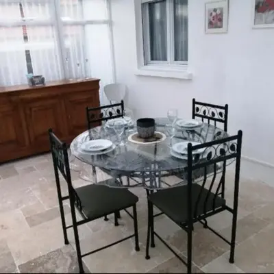 Charmante petite maison de ville à 20 minutes de la mer