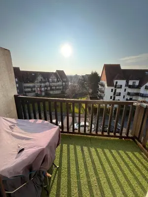 Balcon ou terrasse dans l'établissement Appartement Cabourg Plage - F2 - Vue dégagée
