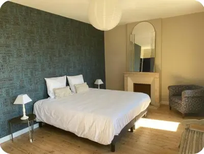 Un ou plusieurs lits dans un hébergement de l'établissement chambre d'hôtes du pays coutançais
