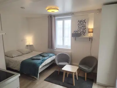 Un ou plusieurs lits dans un hébergement de l'établissement Charmant studio quartier Vaucelles à Caen