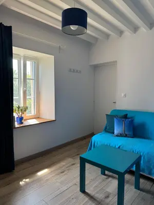 Coin salon dans l'établissement Chambre Le Mas du Bessin