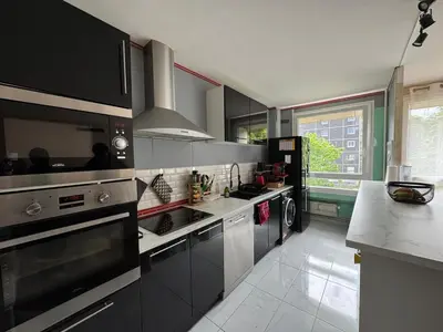 Cuisine ou kitchenette dans l'établissement Appartement Hérouville
