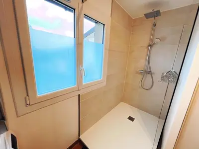 Salle de bains dans l'établissement Maison familiale de plein pied - Parking gratuit