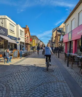 Clients de l'établissement OUISTREHAM proche plage