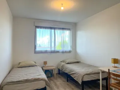 Un ou plusieurs lits dans un hébergement de l'établissement Maison Lévi - vue mer - 200m du port- classée 3 étoiles