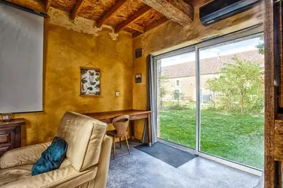 Coin salon dans l'établissement L'Apto - Gîtes à la ferme - Jardin avec plancha