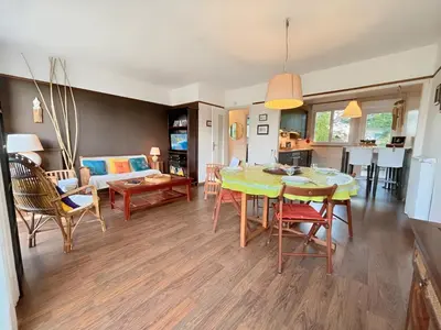 Cuisine ou kitchenette dans l'établissement Maison atypique -Jardin, terrasse & cabane perchée