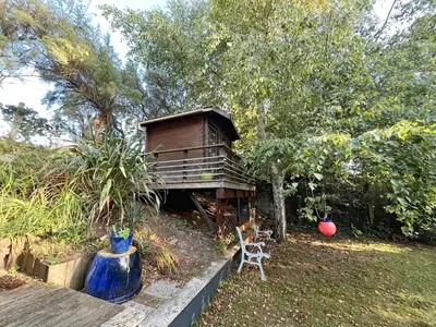 Jardin de l'établissement Maison atypique -Jardin, terrasse & cabane perchée