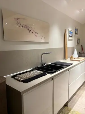 Cuisine ou kitchenette dans l'établissement Villa Le Rubis