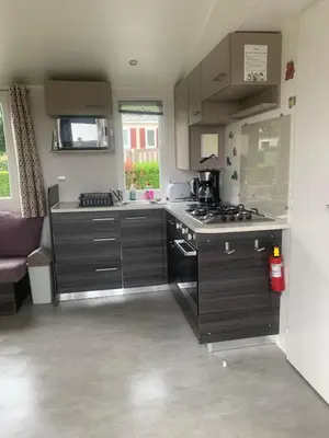 Cuisine ou kitchenette dans l'établissement Mobil home ch ti