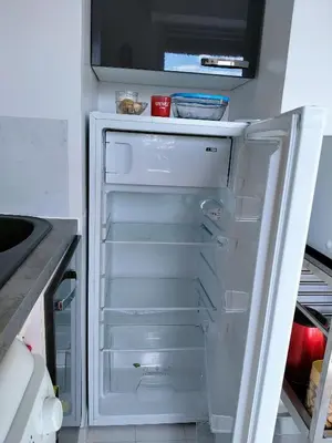 Cuisine ou kitchenette dans l'établissement Joli appartement familial, 2 chambres, calme et soleil