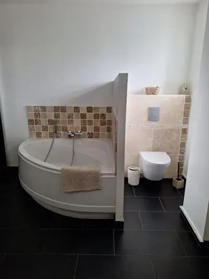 Salle de bains dans l'établissement Loft Dosyl près du Mont-Saint-Michel