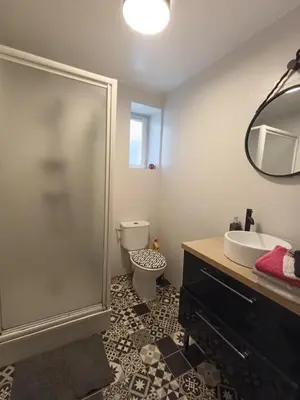 Salle de bains dans l'établissement Port de la Houle à Cancale