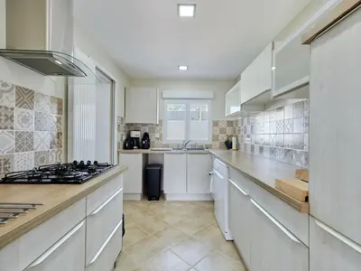 Cuisine ou kitchenette dans l'établissement Holiday Home Maison Edgar Luce by Interhome