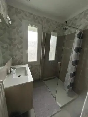 Salle de bains dans l'établissement L'Evasion Donvillaise !
