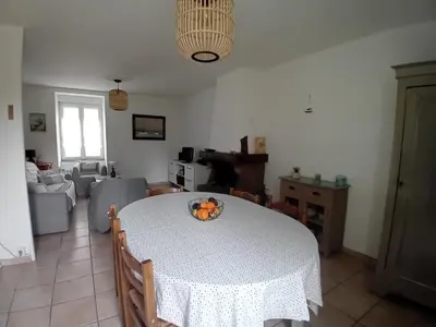 Coin salon dans l'établissement Les Riaux
