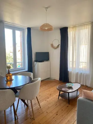 Télévision ou salle de divertissement dans l'établissement Appartement dans le centre de saint pair à 5 min de la plage