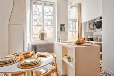 Cuisine ou kitchenette dans l'établissement Le Saint-Sauveur - Balneotherapy Bathtub - Hypercentre