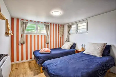 Un ou plusieurs lits dans un hébergement de l'établissement Maison cosy à 100 m de la plage, couple, famille, jardin, parking