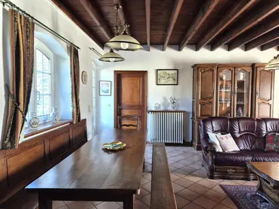 Coin salon dans l'établissement Spacious Family Home Near the Sea