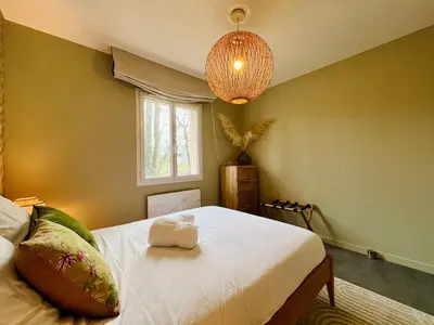 Un ou plusieurs lits dans un hébergement de l'établissement Minimaliste Oasis - Golf & Spa