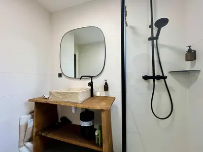 Salle de bains dans l'établissement Minimaliste Oasis - Golf & Spa