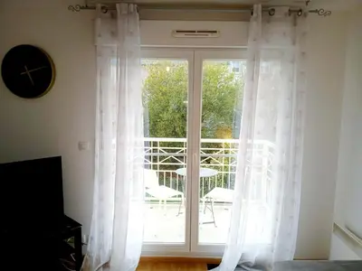 Balcon ou terrasse dans l'établissement F2 plein sud proche plage du débarquement