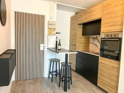 Cuisine ou kitchenette dans l'établissement T2 cosy avec parking gratuit & transports au pied