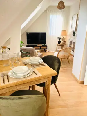 Télévision ou salle de divertissement dans l'établissement Le Petit Cosy King Size Bed, Calme et Parking privé