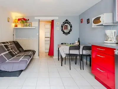 Cuisine ou kitchenette dans l'établissement Apartment La Bourrasque by Interhome