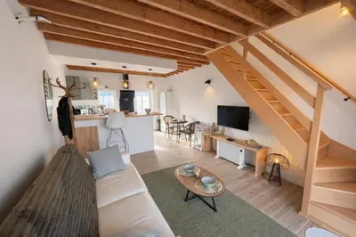 Télévision ou salle de divertissement dans l'établissement Cocon paisible proche de la mer - Jardin & Parking
