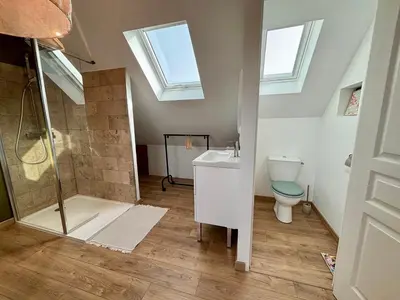 Salle de bains dans l'établissement Cocon paisible proche de la mer - Jardin & Parking