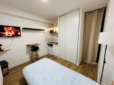 Un ou plusieurs lits dans un hébergement de l'établissement Studio cosy près du centre Nordblue